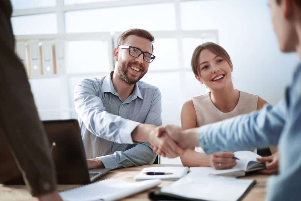 Cours d’anglais professionnel : pourquoi et comment les intégrer dans votre entreprise ?