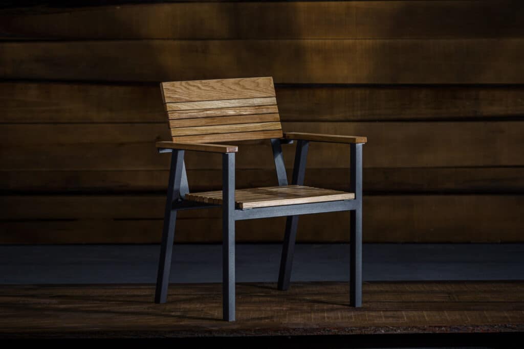 chaise industrielle en bois