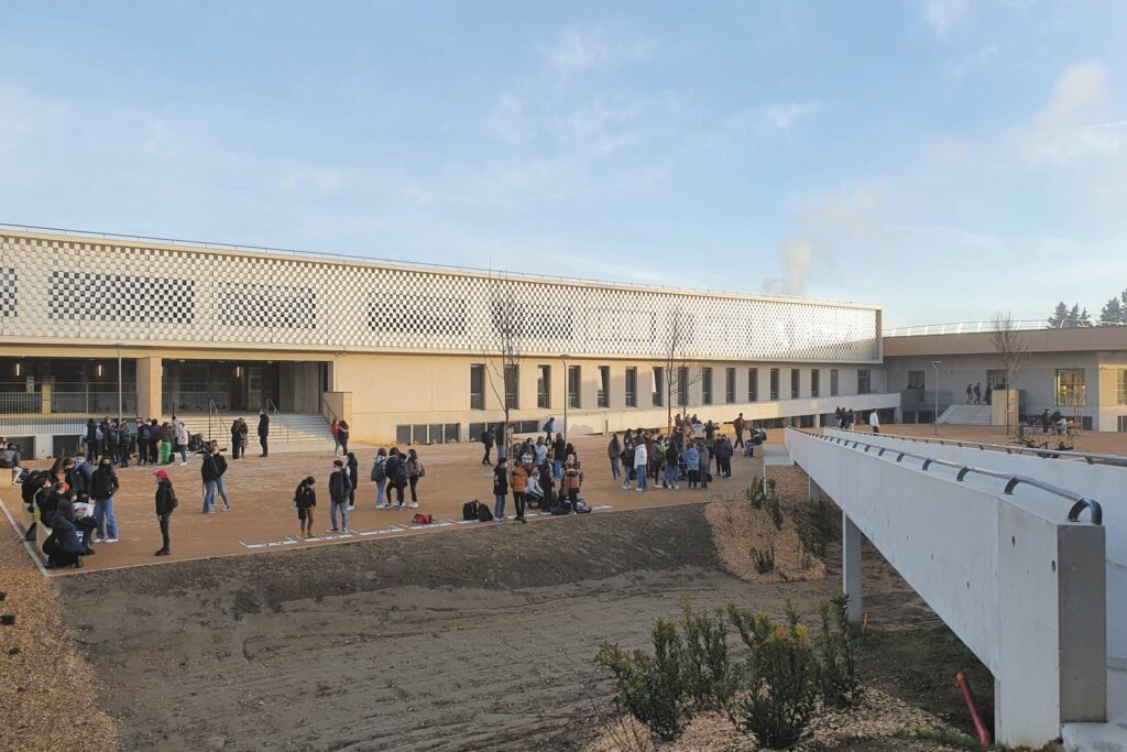 Collège Voltaire : collège public à Remoulins