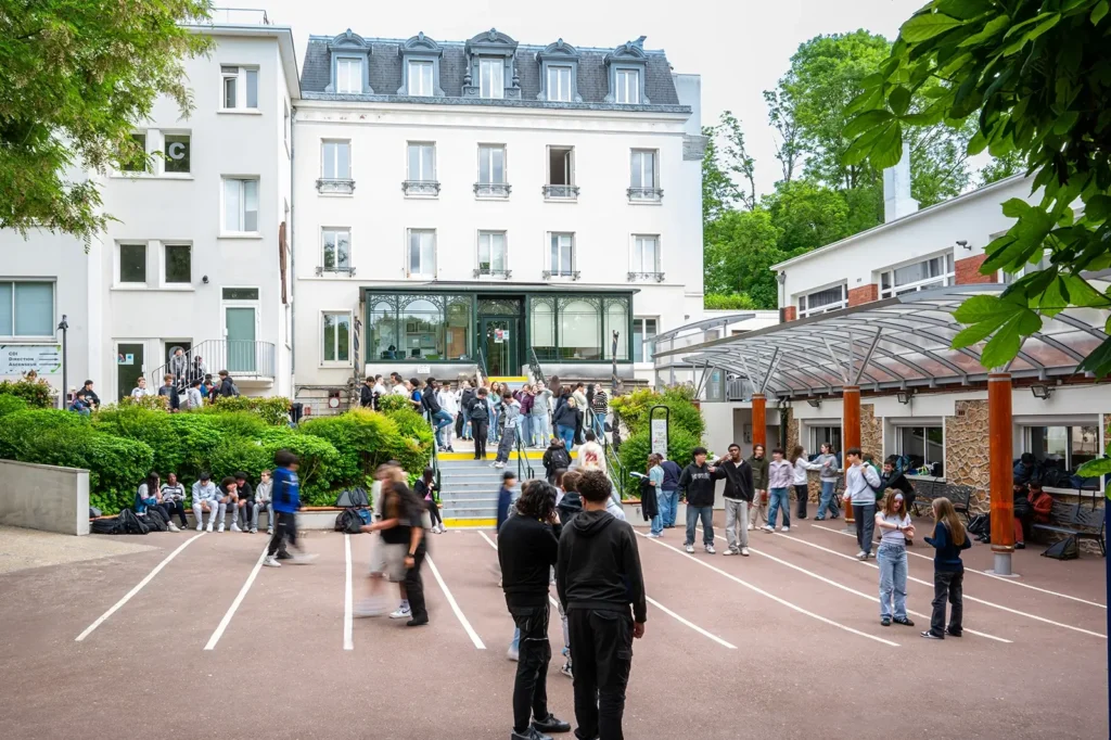 Collège Saint-Louis Sainte-Clotilde : collège privé à Raincy