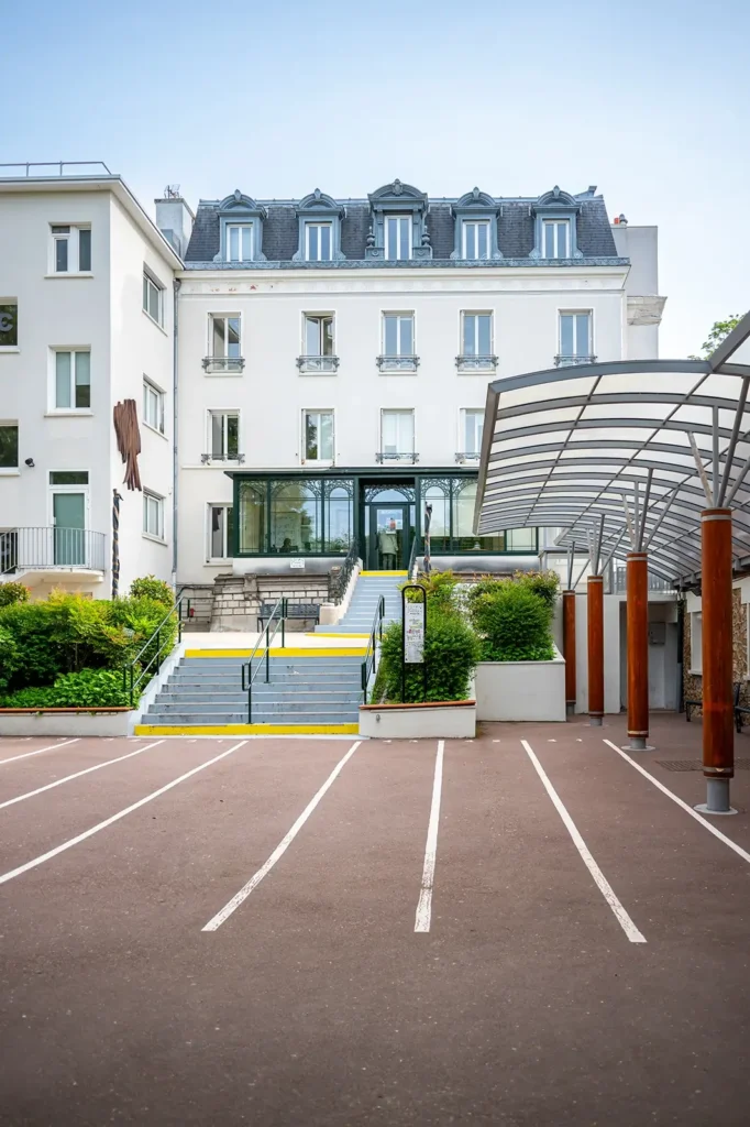 Lycée général privé Saint-Louis Sainte-Clotilde : lycée privé à Raincy