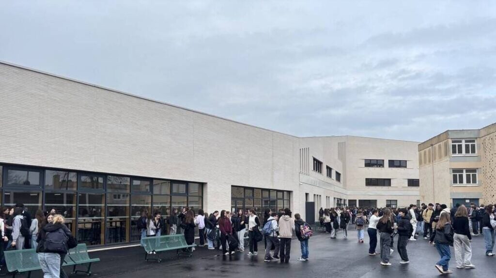 Collège Jean Racine : collège public à Maintenon