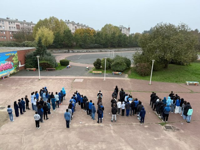 Collège Les Petits Ponts : collège public à Clamart