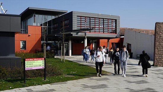 Lycée polyvalent Jean Racine : lycée public à Montdidier