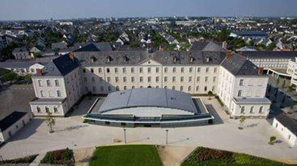 Lycée Urbain Mongazon : lycée privé à Angers