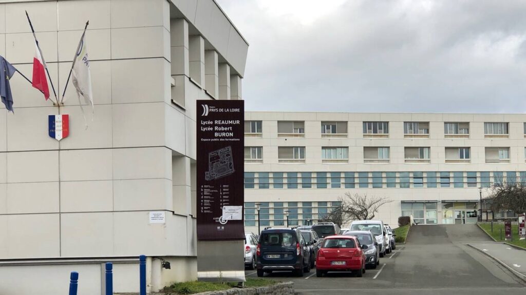 Lycée professionnel Robert Buron : lycée public à Laval