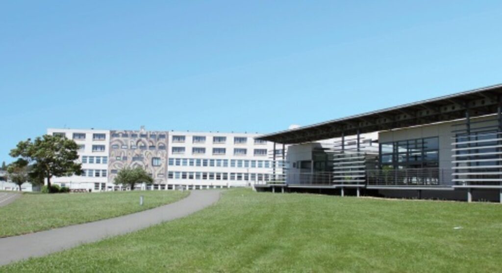 Lycée Réaumur : lycée public à Laval