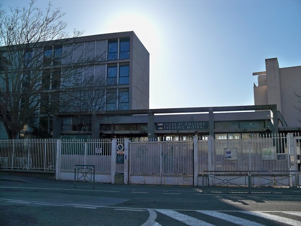 Lycée Frédéric Mistral : lycée public à Nîmes